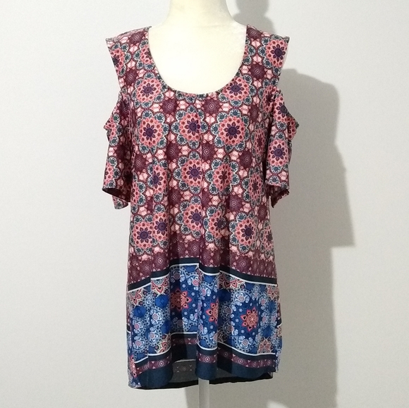 5/$25 RWC Floral Cutout Shoulder Top Large - Picture 1 of 4